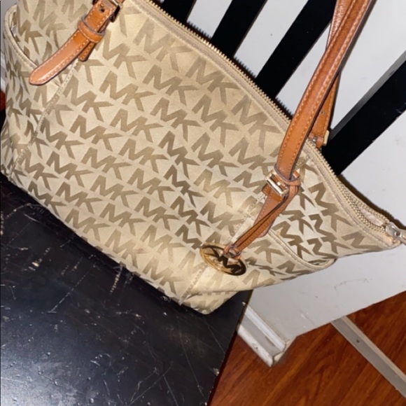 Michael Kors hand bag - Picture 2 of 3